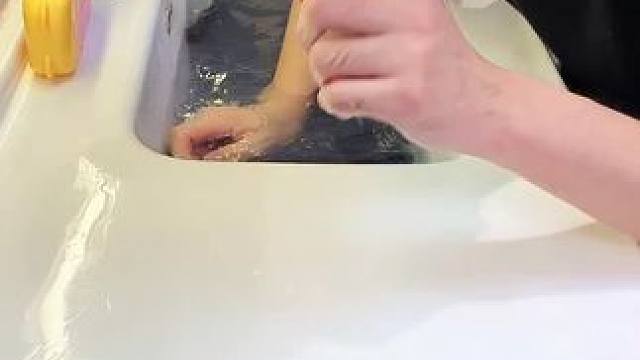 能站立的肥皂起泡盒，起泡很丰富不打滑 能站立的#肥皂起泡盒 ，起泡很丰富不打滑，可以把肥皂用的一点都