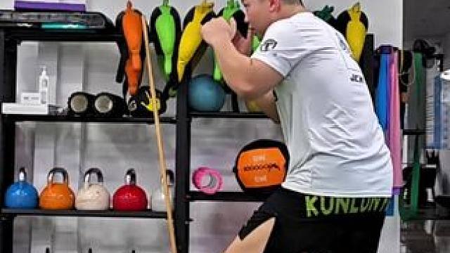 爱一项运动、比爱一个人显得简单且纯粹～#自由搏击 #拳击 #泰拳 #拳手文案 #打拳文案