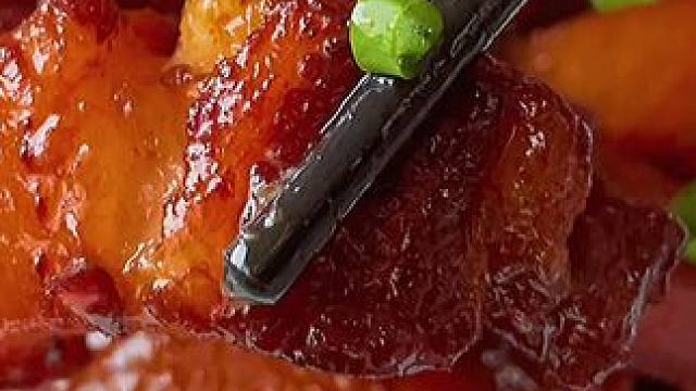 家里做饭的人要知道的10个技巧，1、大米粥开水下锅，2、小米粥凉水下锅，3、熬骨头汤放点醋，4、炒茄