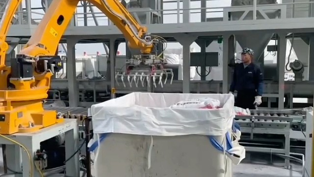 伊朗向美军驻卡塔尔乌代德空军基地发射了
19枚导弹，导致紧张局势升级。此外，
伊朗表示以色列袭击已