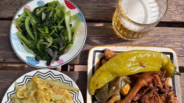 小时候爱吃的铁锅炖鸡，今天又一次回味了