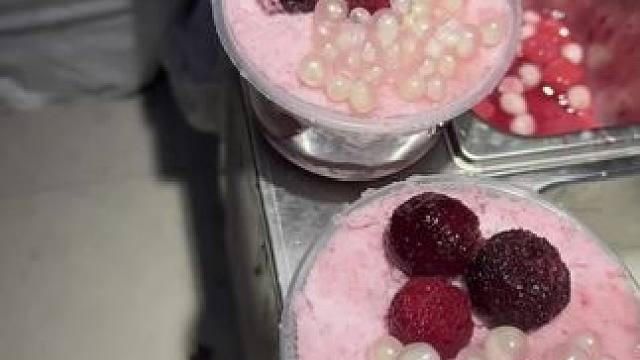 清爽解腻的杨梅冰，这么热的天最适合了