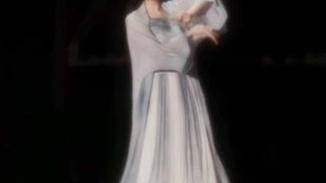 柳叶儿弯弯拂水花儿转 