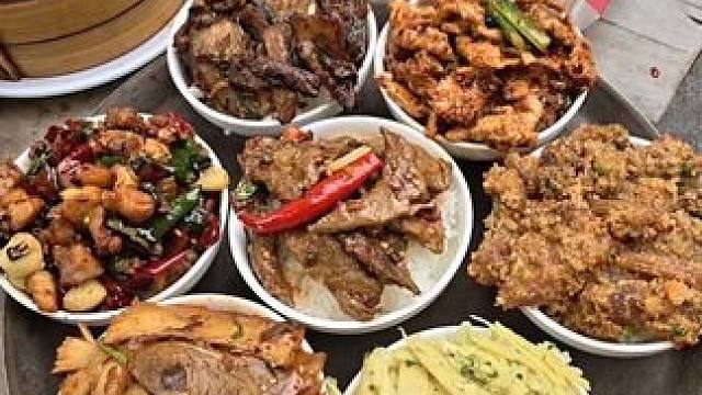 总要来成都搓一顿地道老馆子吧！ #夏天拒绝不了的美食 #可惜你不是川渝人 #不等错过的消暑美食