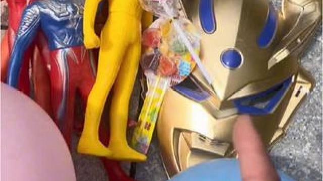 奥特曼它们的东西掉了我来帮忙#儿童玩具#奥特曼玩具#你相信光的存在吗