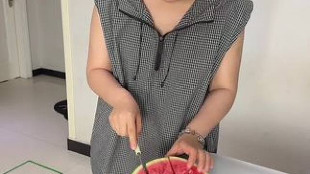 看老公和女儿谁能选到西瓜雪糕！ #笑花小王令