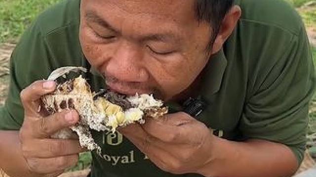 酸辣️木瓜丝碳烤整条大河鱼 #美食 #户外美食 #泰国美食 #内容启发搜索