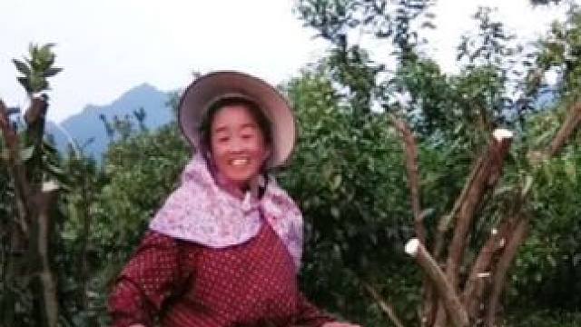 山卡卡里的农村大姐学费了开直播每天收获满满您还在恐播怕播不敢开播开播了不知说什么吗#记录真实生活 #