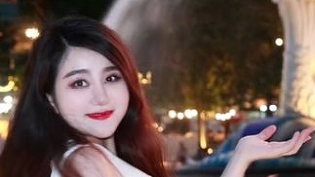 城市的烟火与摩登在此交错，遇见 卡萨帝 让衣服焕然一新 #卡萨帝&重百城市会客中心
#卡萨帝养护湿洗