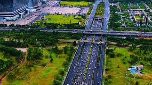 四川首府成都，最长城市中轴线天府大道，十二届世界运动会将在成都举行，离开幕倒计时还有43天#成都欢迎