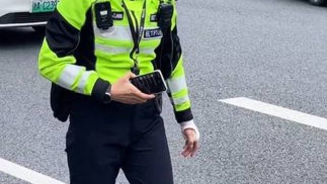 杭州解放路 | 袁雨佳 今天的佳妹妹很甜哦#上热搜 #袁雨佳 #杭州交警袁雨佳