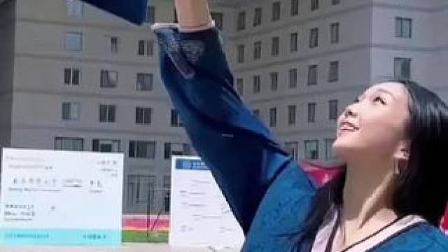 Let's 毕业！  #毕业季 #学士服 #学士服转场