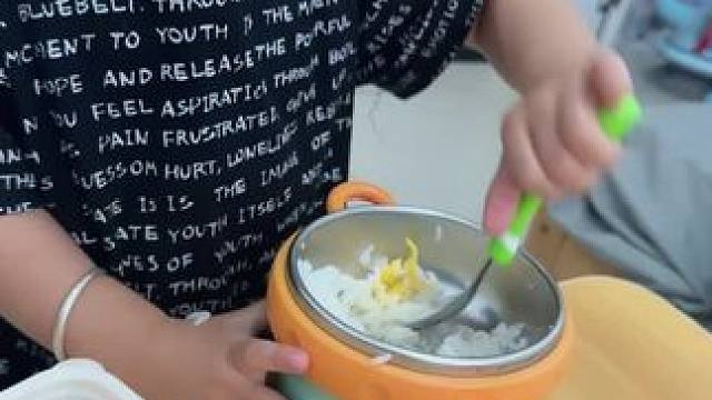 生活百味，没有谁不累，每一个疲惫的瞬间，我想的都是好好挣钱，好好生活。 晚安#自主进食的宝宝 #妈呀