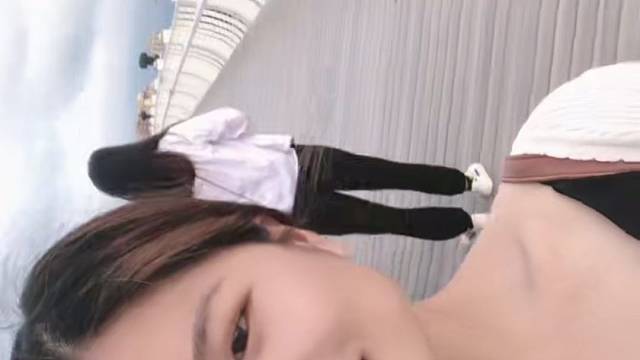 反正你没有对象，让我当你对象怎么了？我一天能捡200个矿泉水瓶子，难不成我还会饿着你？