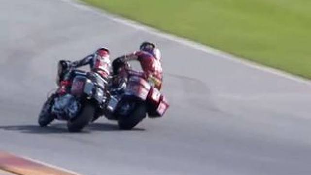 所以这到底是故意的还是不小心呢
#速度与激情 #精彩瞬间 #危险动作请勿模仿 #赛车 #赛道