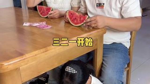 和女儿默契配合，秒变西瓜皮！ #笑花小王令