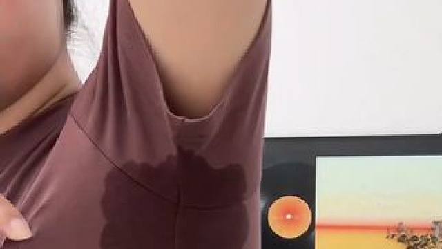 第一次见还有这种好东西，有了这个腋下吸汗贴，夏天再也不怕尴尬了。