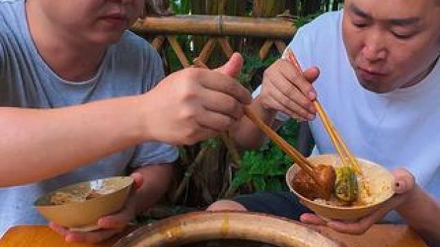 砂罐焖红烧肉，入口即化，一口一坨看着流口水！ #美食 #新农人计划2025 #农村美食 #乡村生活 