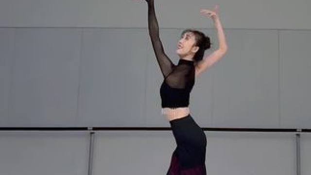 长相不突出 能力不突出 但是腰间盘突出 