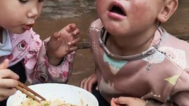 今天煮白菜豆腐皮吃。#农村娃