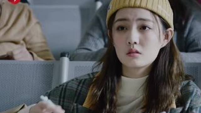 由于顾念是宋至扬轻生事件的亲历者，又一直跟着卓鹏做相关社会服务工作，导致她也怀疑自己抑郁了。卓鹏提出