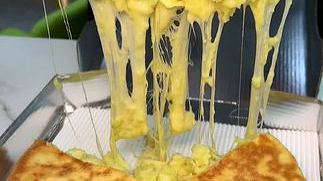 朝阳49吃到巨巨巨拉丝的榴莲爆浆披萨！超划算赶紧囤起来 #榴莲披萨 #南昌美食 #热辣江西 #榴莲爆