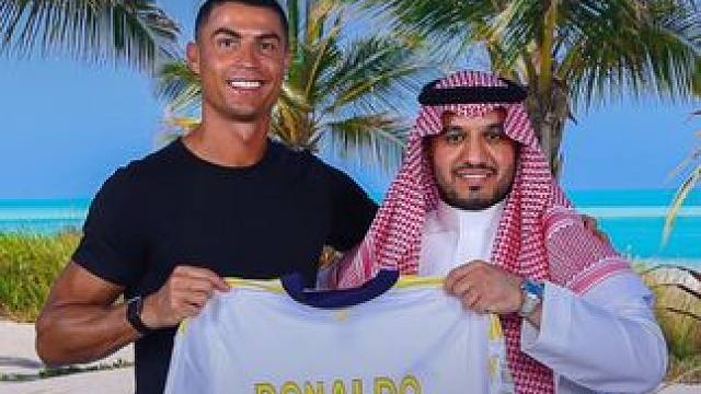 年薪4亿欧当你花10秒看完这个视频，C罗已经赚了130欧 史上最壕合同诞生！39岁#C罗与#利雅得胜