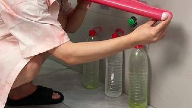 可伸缩拖鞋架 可伸缩拖鞋架，凉鞋拖鞋用它收纳不占空间，还是个 #可伸缩毛巾架，卫生间干净整洁多了 #