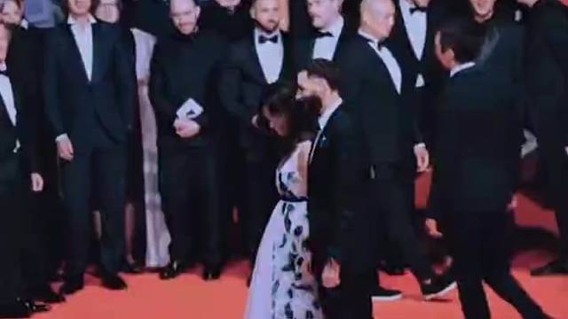 本泽马带新任18岁女友现身戛纳电影节