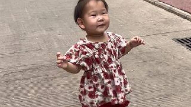 小妞子#热门 #小朋友的快乐就是如此简单