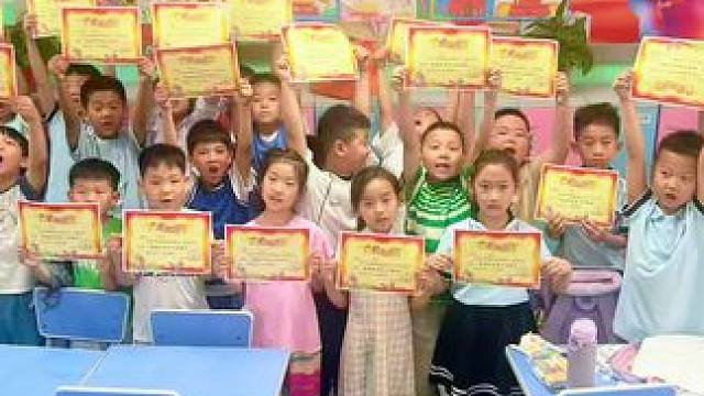 本学期共计164名橄榄球学生橄榄球教会我：真正的胜利，不是永远不倒下，而是跌倒后比失败多站起一次‍♂