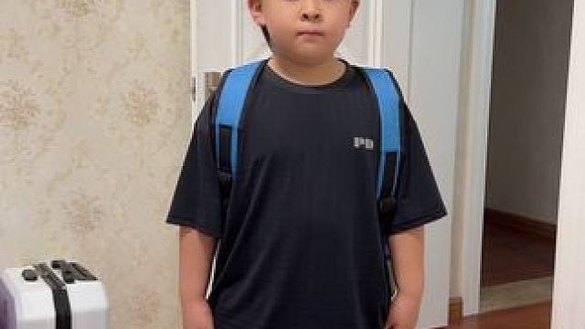 学校门口的淀粉肠是给孩子准备的么，不，那是给家长准备的#金牌育言家 #我的AI育儿搭子 