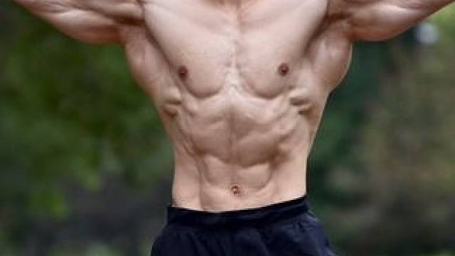 坚持自然健美，干净饮食，科学训练。 在这个急功近利充满物欲的时代，讲真的，我也动过想要通过“科技药物