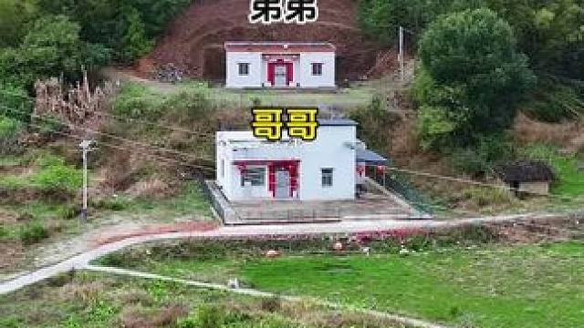 两兄弟在农村老家各自建了一栋房子，房子虽不大，却远离城市的喧嚣，这样的地方你向往吗？#旅行推荐官 #