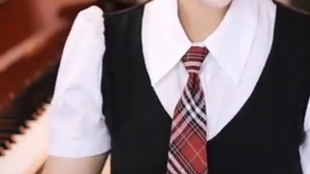 又来听小姐姐弹琴