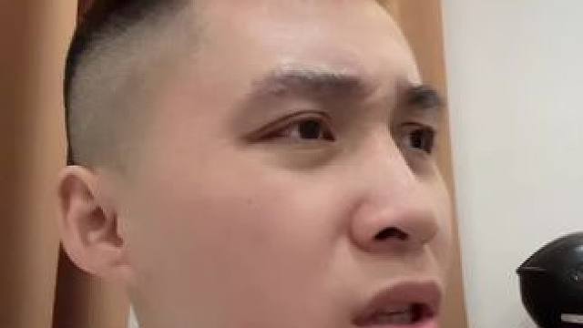 先熬着吧，活着比什么都强，不要拿自己的饭碗开玩笑。#原创视频 #大头段子 #粤语#实话实说