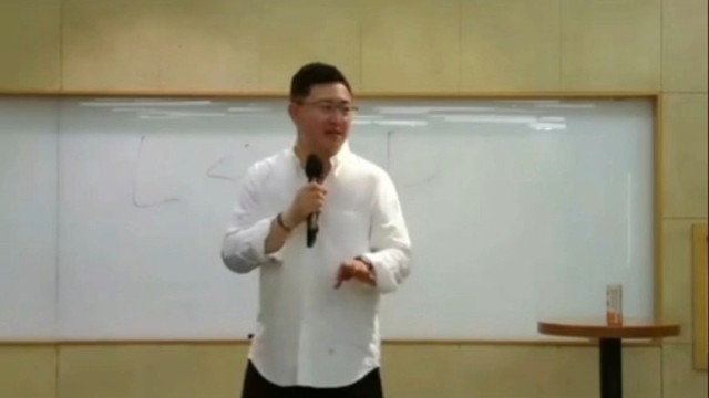 肖肖老师分享：安利就像脚底下垫报纸