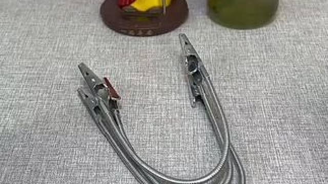 真的太方便了！它可以随意弯曲，平时用来固定便签纸、小贺卡、插线板，甚至可以当做书签，都非常合适。#夏