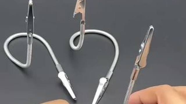 真的太方便了！它可以随意弯曲，平时用来固定便签纸、小贺卡、插线板，甚至可以当做书签，都非常合适。#夏