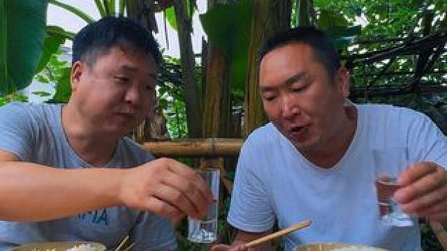 硬菜牛脚卤香后加土辣椒爆炒，下酒真的是太爽了！ #我的乡村生活 #下酒菜 #新农人计划2025 #农