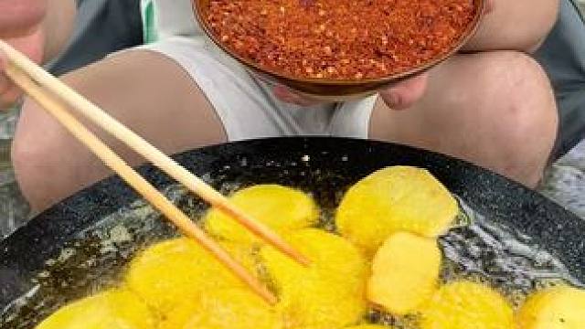 吃第一口就知道就是小时候吃的那种辣椒面太安逸了#小时候味道 #太好吃了 #贵州麻辣辣椒面 #我的乡村