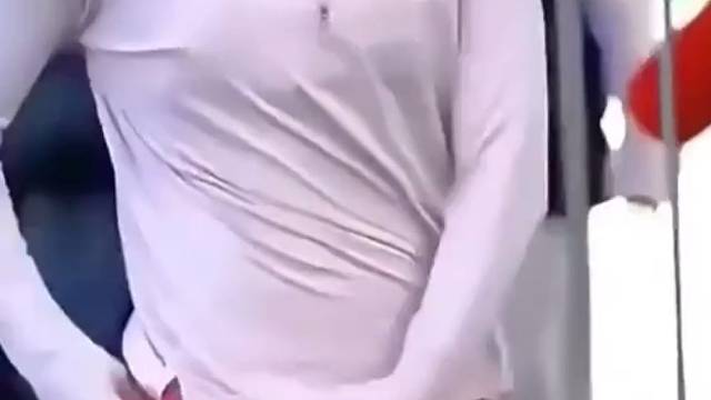 穿这身直播都违规吧