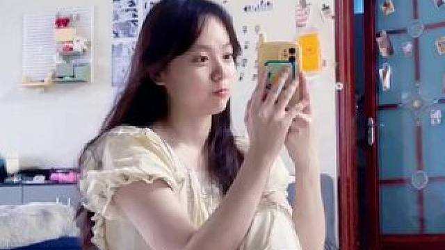 “爱你的人会下意识心疼你难过而不是回避你的情绪 什么时候可以遇到一个懂我 会心疼我的人呢 那个时候哇