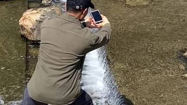 看到流水试试这样拍，简单一招教你拍出大片感。#手机摄影 #拍摄技巧 #流水 #聆听大自然的旋律 #治