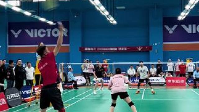 接地气的羽毛球精彩业余混双比赛