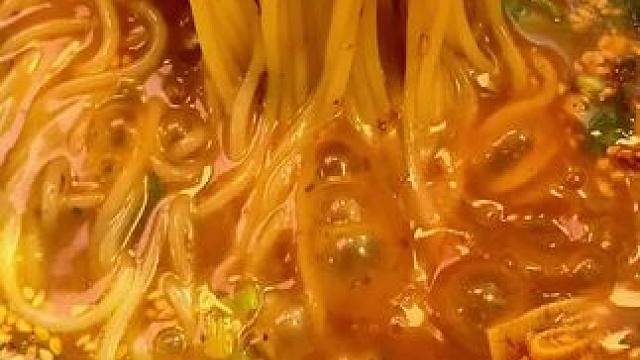 他们家米线我又要囤货了，满满的大肉粒子，吃起来超级满足，关键我非常能吃辣椒，每次下单的时候就直接给客