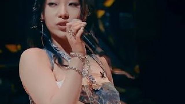 又美又飒的姐姐就问谁不喜欢！，我要把手机扔到床缝里反复播放！#陷进阿达娃laluna这段hook  