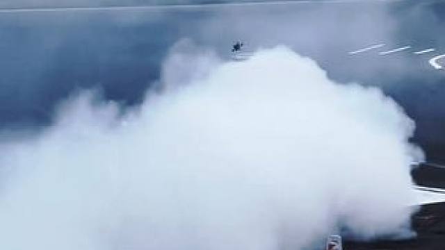 青春没有售价，疯狂就在当下#速度与激情 #放羊的星星#赛车 #弯道快才是真的快#巅峰极速