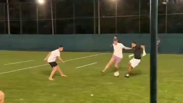 降维打击！内马尔现身野球场！