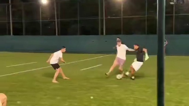 降维打击！内马尔现身野球场！